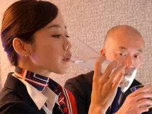 Thanh niên nhút nhát và cô chủ quán xinh đẹp Nene Yoshitaka